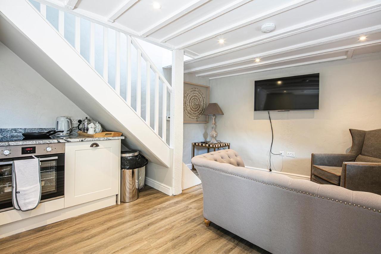 The Artists Loft - A Superb Cottage Sensitively Converted From A Grade II Listed 17Th Century Building เบคเวลล์ ภายนอก รูปภาพ