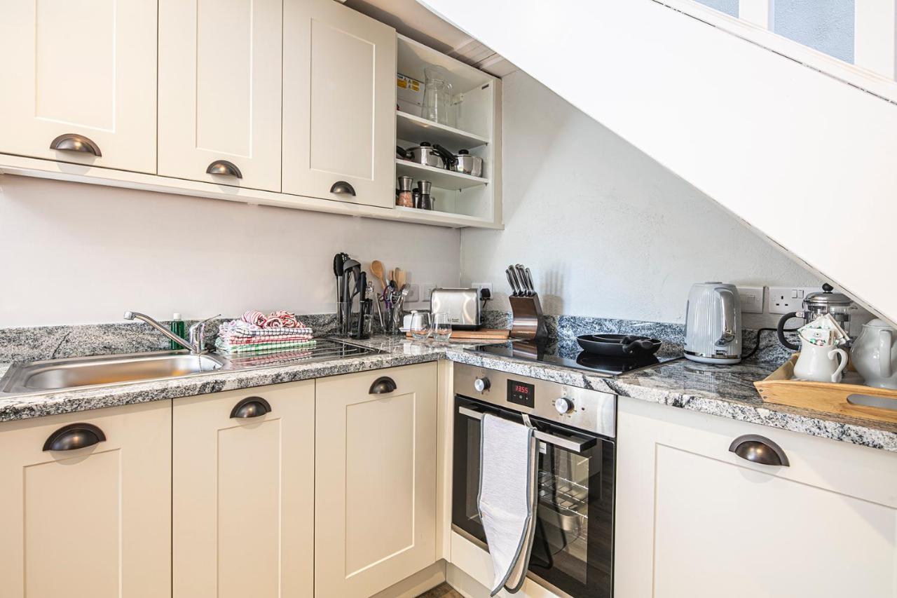 The Artists Loft - A Superb Cottage Sensitively Converted From A Grade II Listed 17Th Century Building เบคเวลล์ ภายนอก รูปภาพ